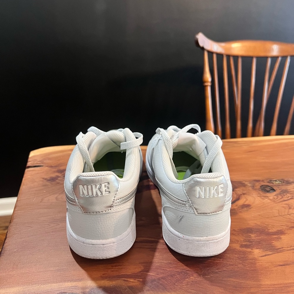 Nike Light Gray Sneakers - Picture 5 of 6